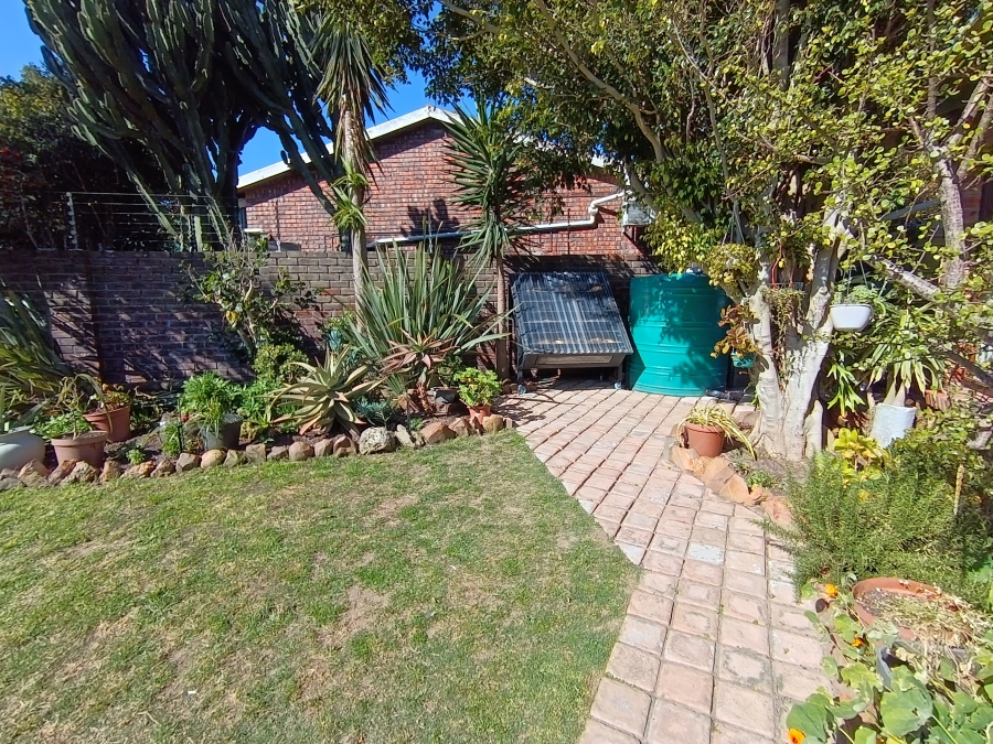 3 Bedroom Property for Sale in Wavecrest Eastern Cape